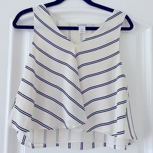 Club Monaco sleeves flowy top